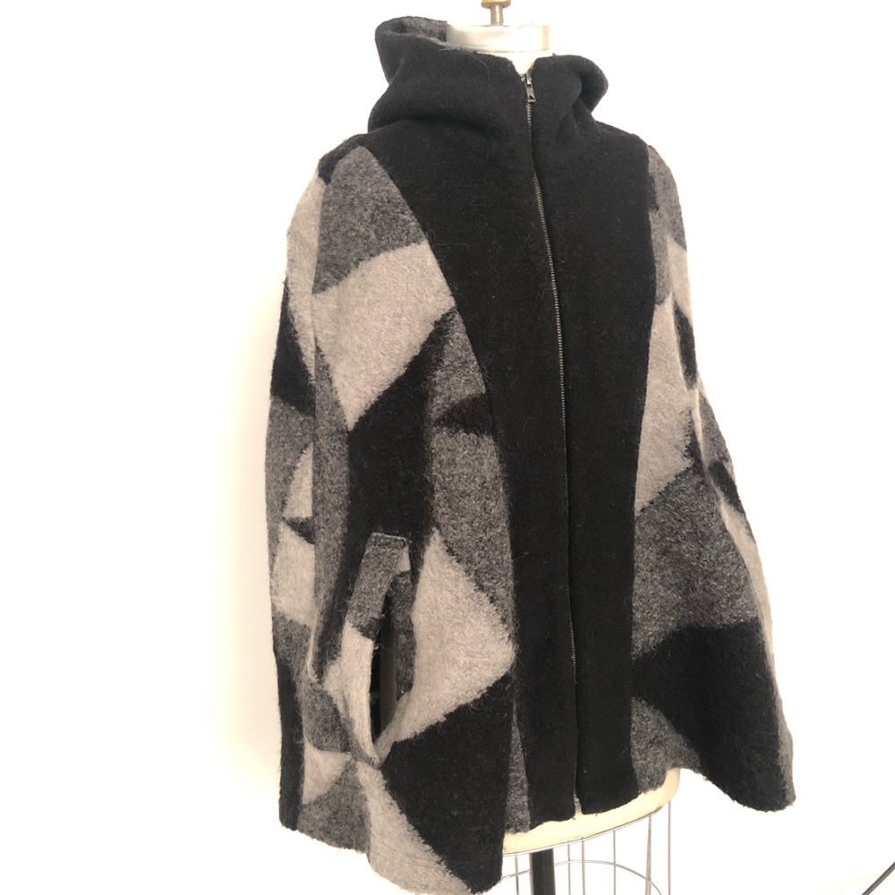 BIRNA Cape Coat